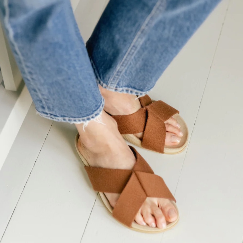 Jenni Kayne Women's Walnut Cotton
Crossover Sandal Size 41 $345